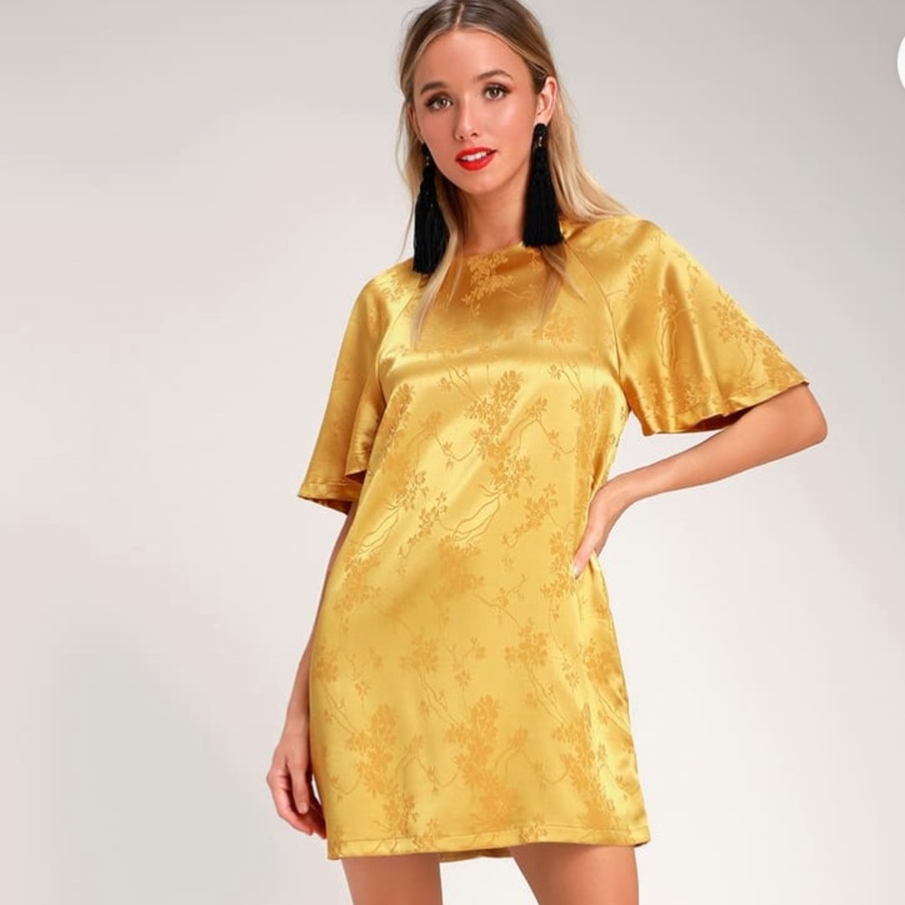 LuLu’s Golden Jacquard Silky Shift Dress